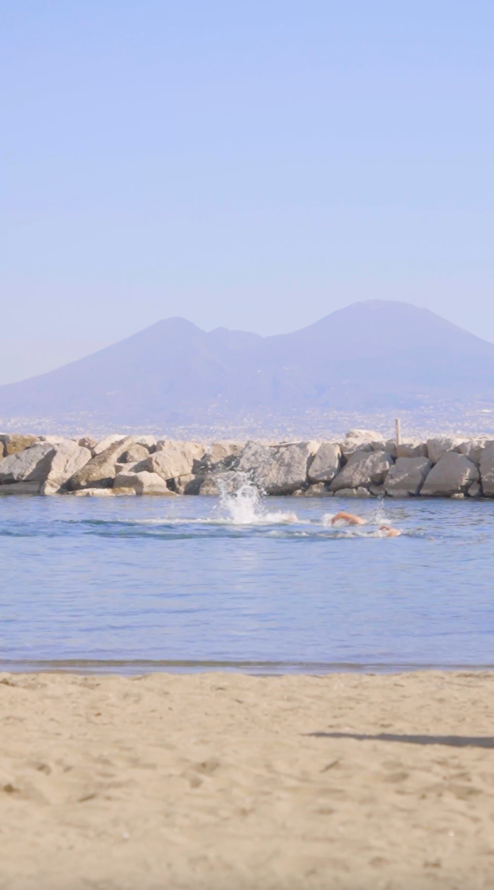 Palazzo Donn’Anna beach